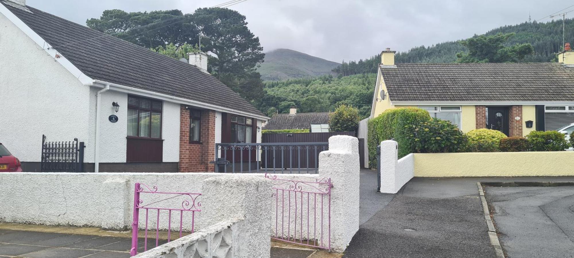 Mourne Hikers' Cottage Newcastle  Bagian luar foto